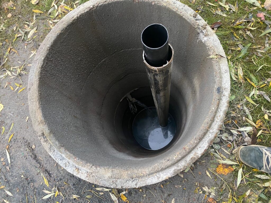 Porakaivo vanhan rengaskaivon sisään